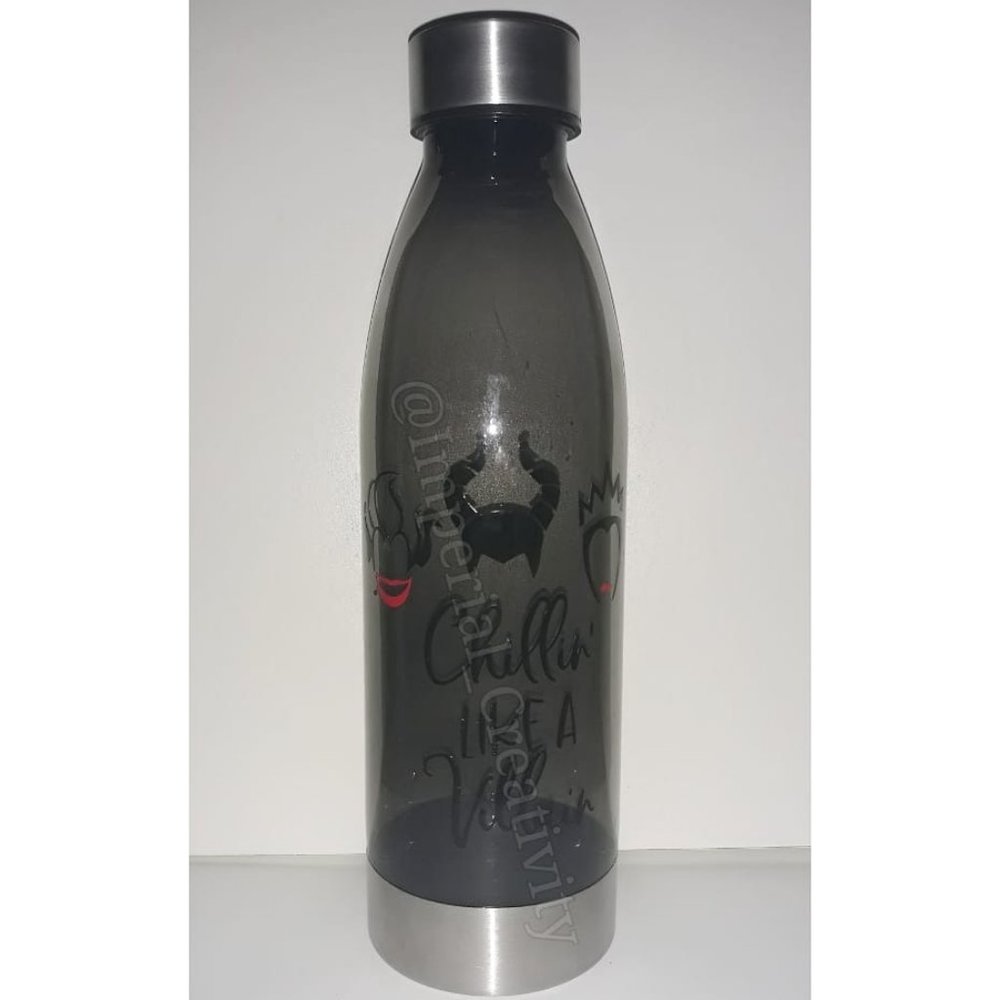 GREY CHILLIN' LIKE A VILLAIN Water Bottle